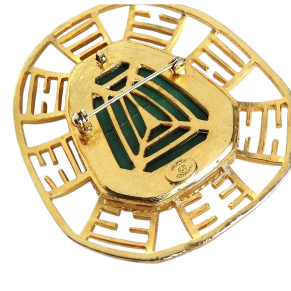 Vintage Hattie Carnegie Pin Brooch Faux Green Jade Asian - Picture 3 of 3